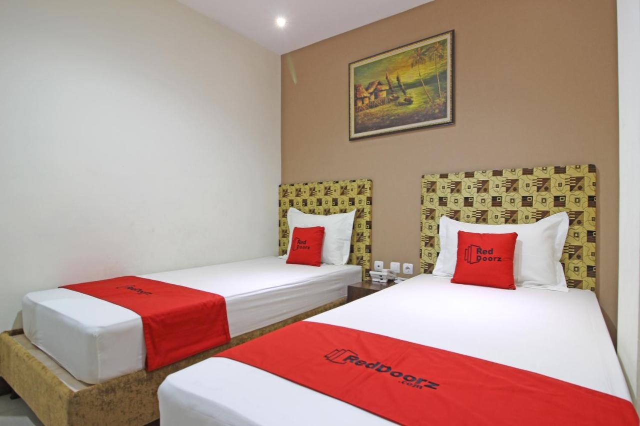 Reddoorz Near Uns Solo Hotell Eksteriør bilde