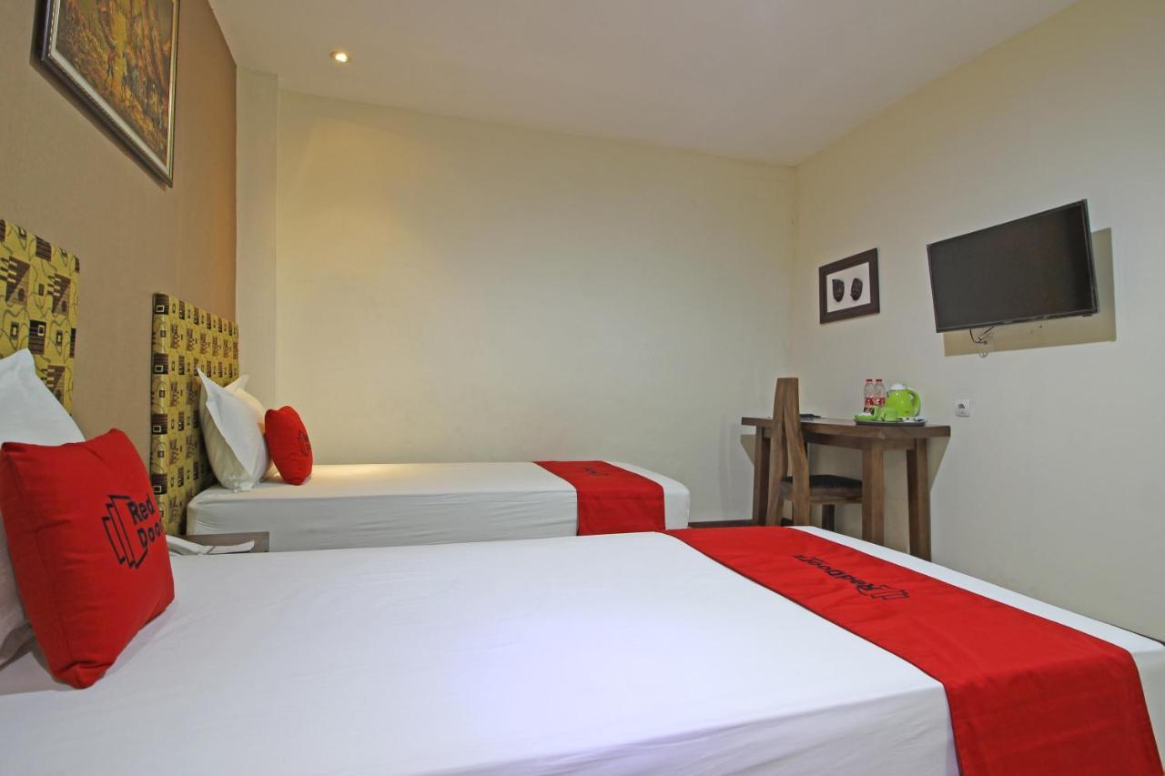 Reddoorz Near Uns Solo Hotell Eksteriør bilde