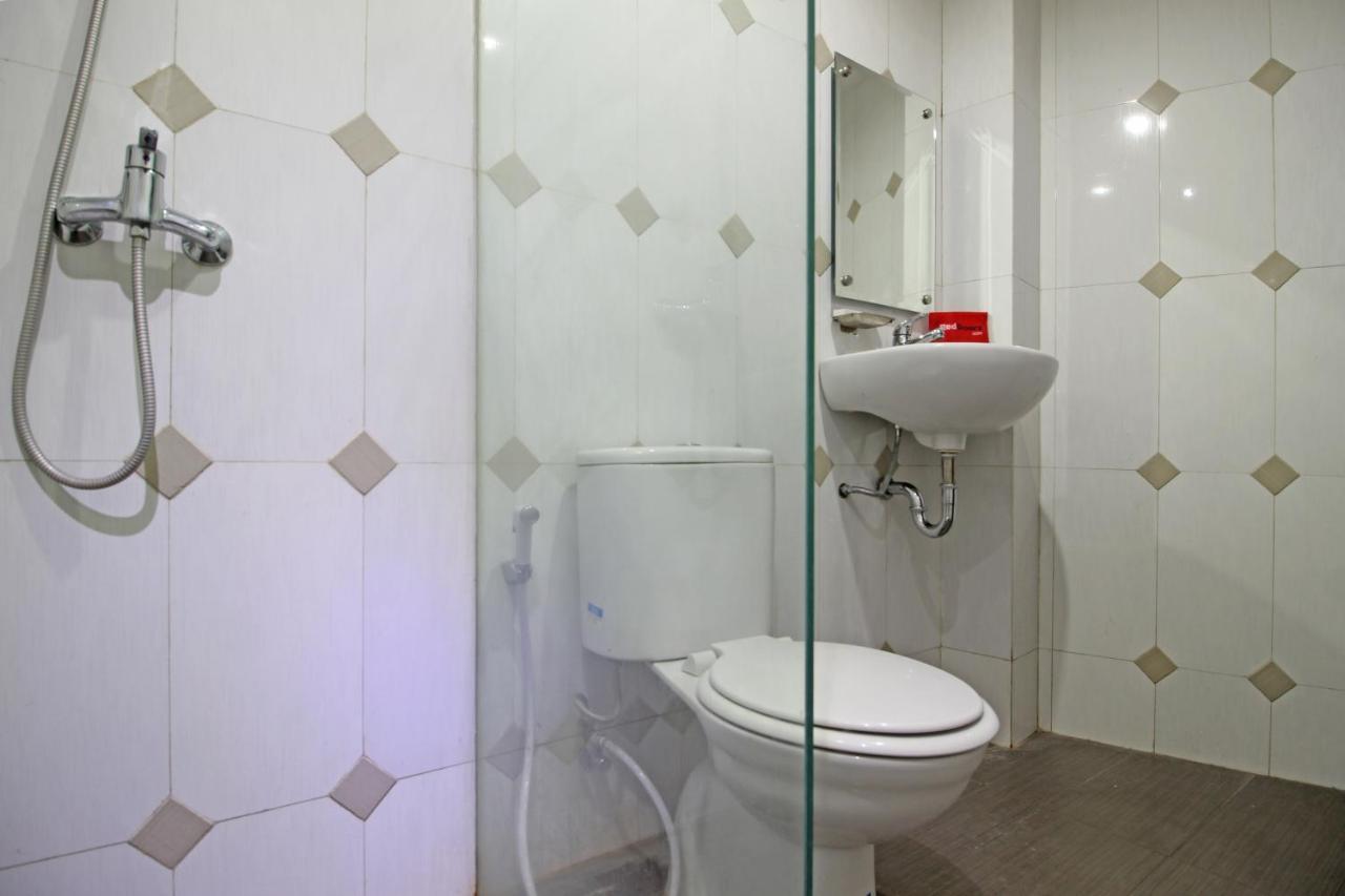 Reddoorz Near Uns Solo Hotell Eksteriør bilde