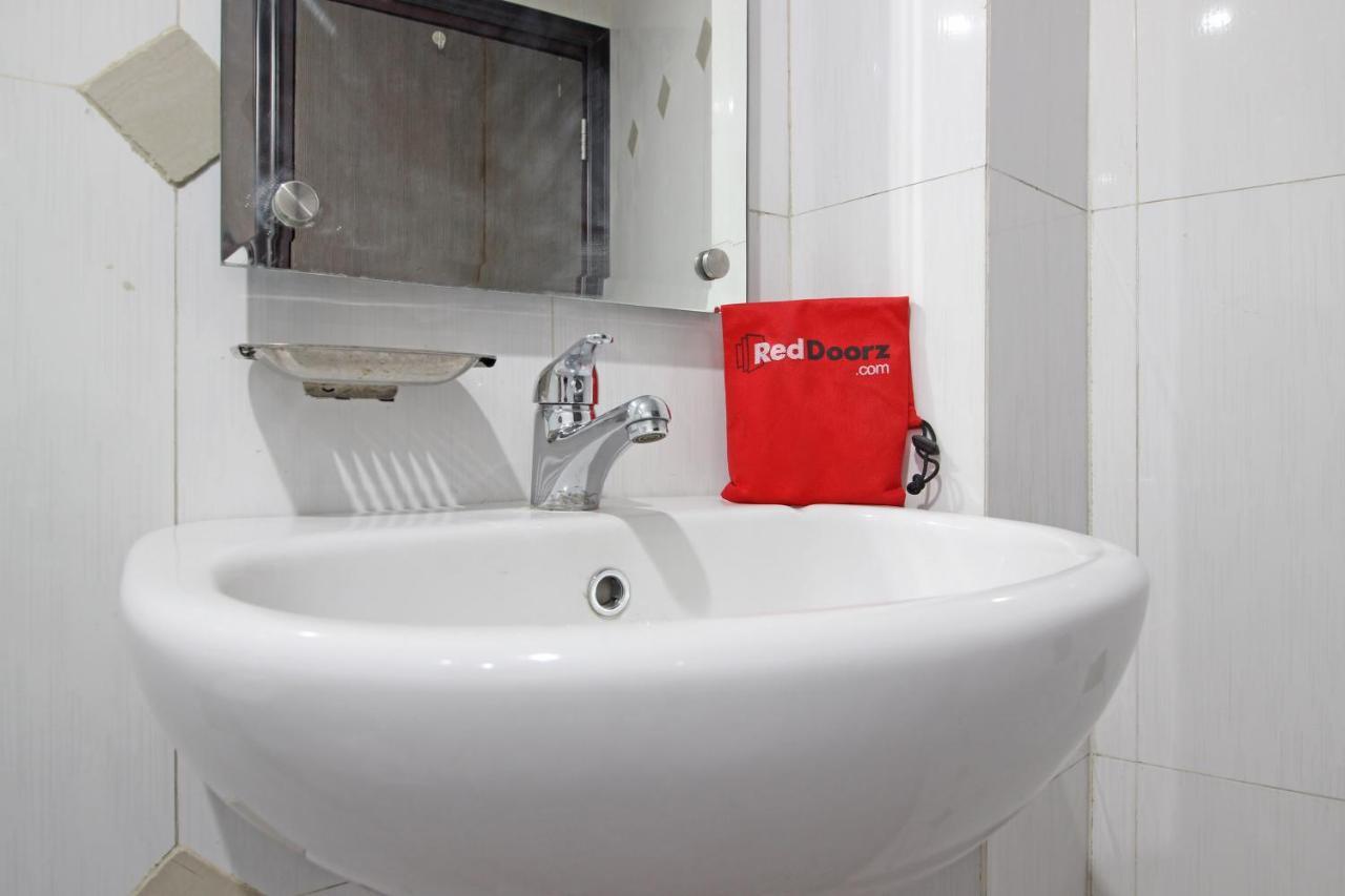 Reddoorz Near Uns Solo Hotell Eksteriør bilde