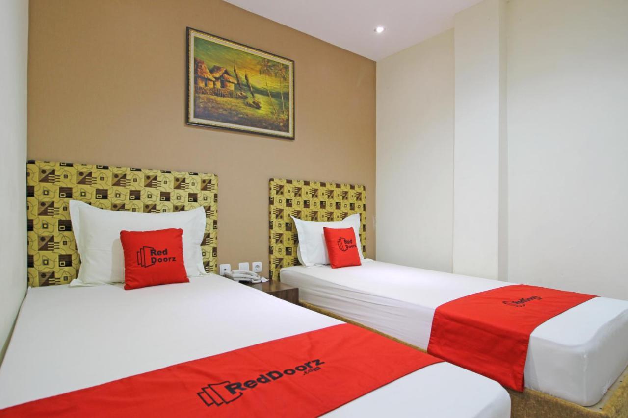 Reddoorz Near Uns Solo Hotell Eksteriør bilde